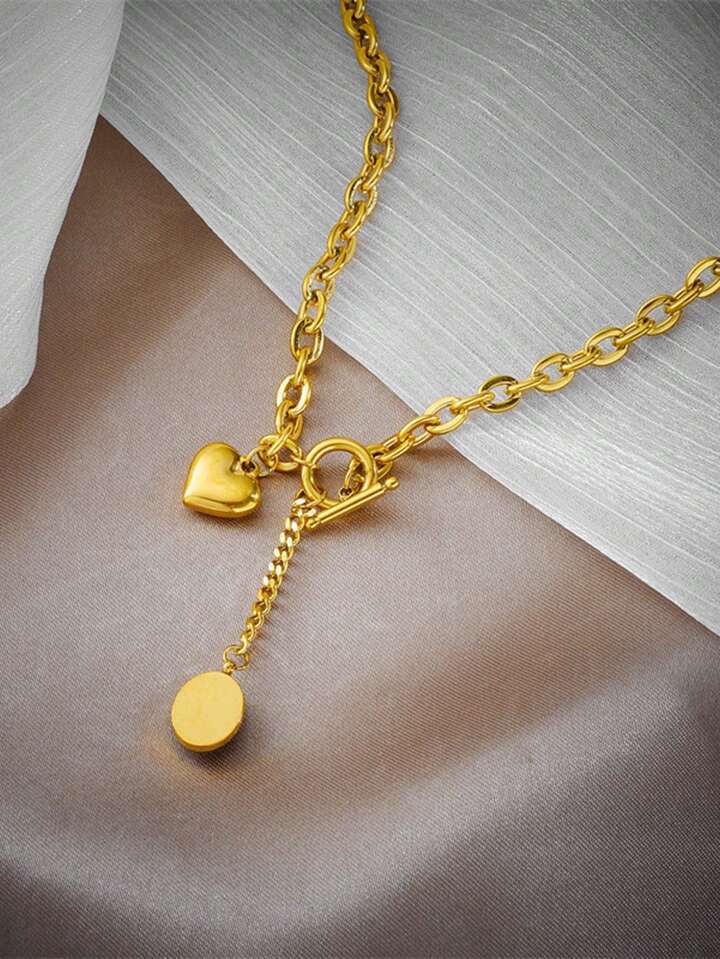 Multilayered stylish and beautiful necklace