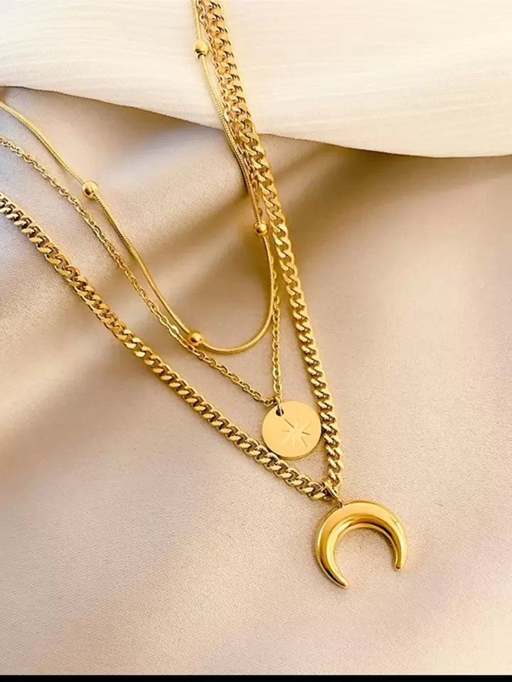 Multilayered stylish and beautiful necklace