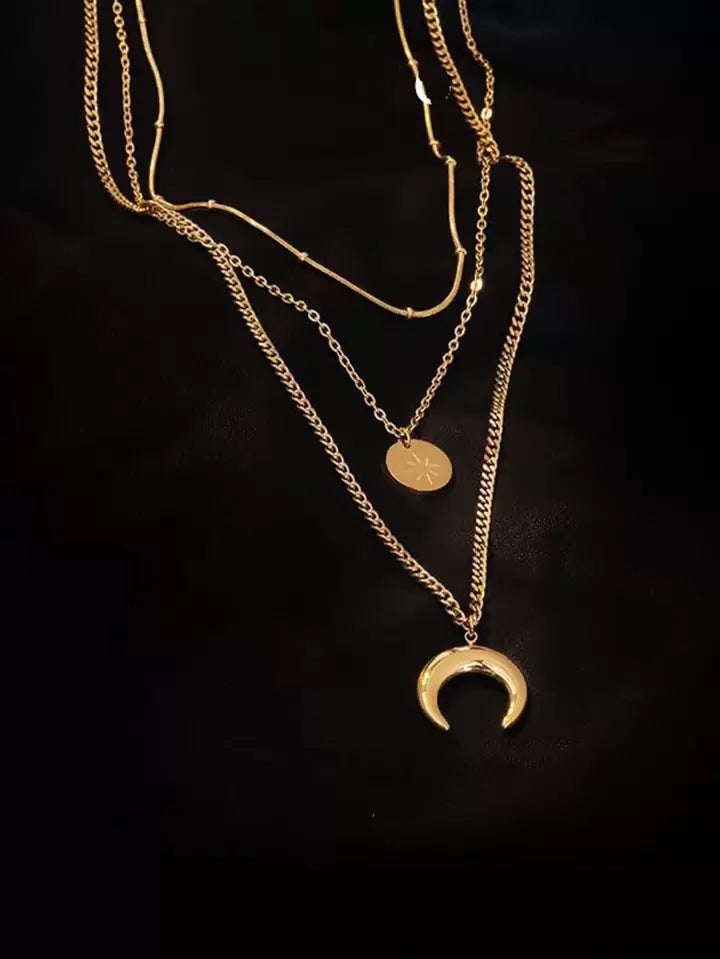 Multilayered stylish and beautiful necklace