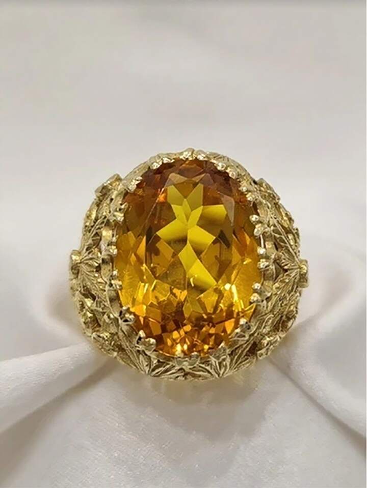 Luxury Shiny Yellow Oval Cut Ring Vintage Elegance