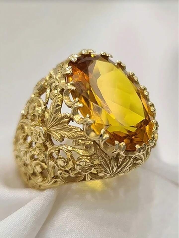 Luxury Shiny Yellow Oval Cut Ring Vintage Elegance
