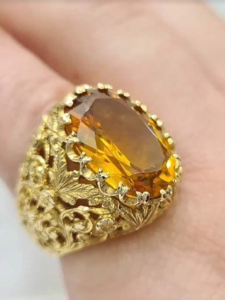 Luxury Shiny Yellow Oval Cut Ring Vintage Elegance